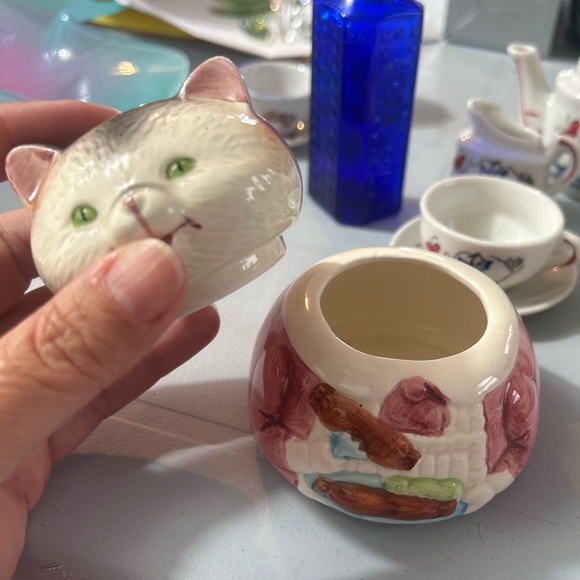 Pretty Kitty Container - Picture 2 of 2